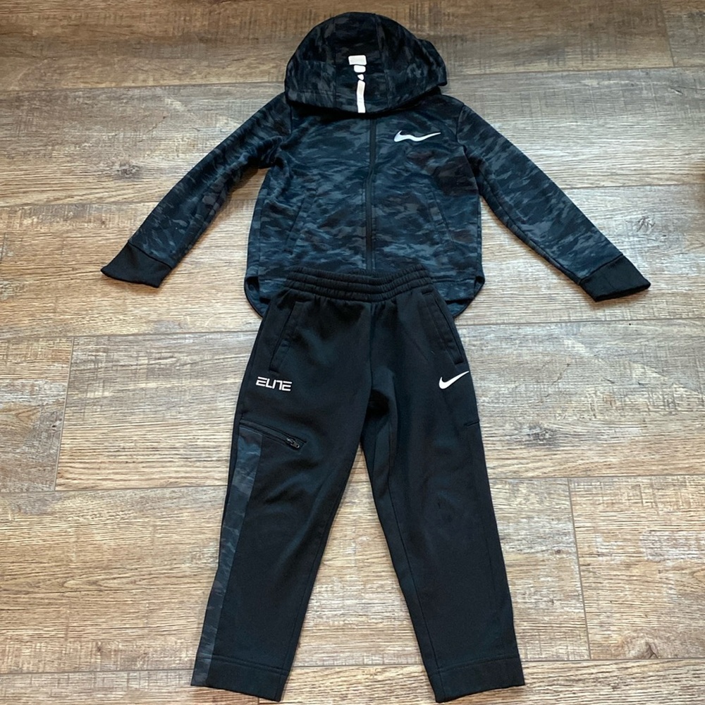 Boys Nike Elite zip up jacket & pants set, black/gray. Size 4/5.
